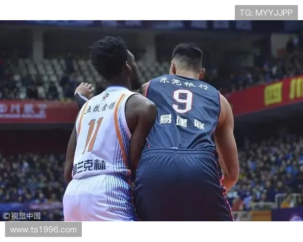 双料MVP深圳创历史包揽双奖